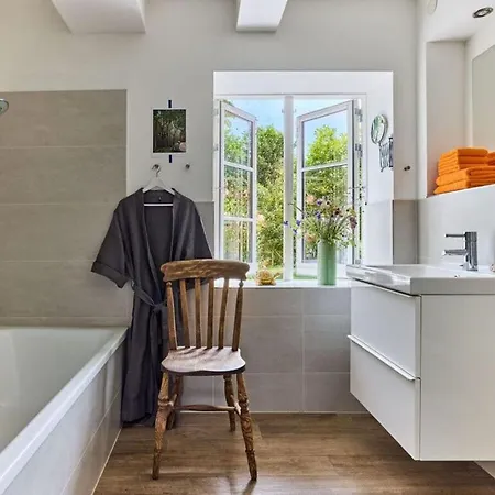Appelhus Modern Retreat *